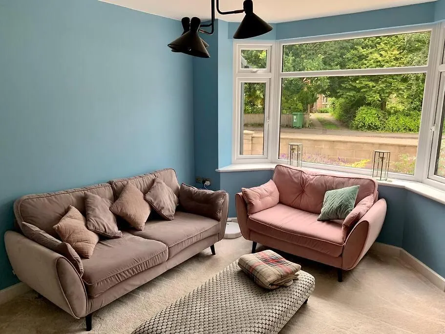 Modern 3 Bedroom Home In Coy Pond, Poole