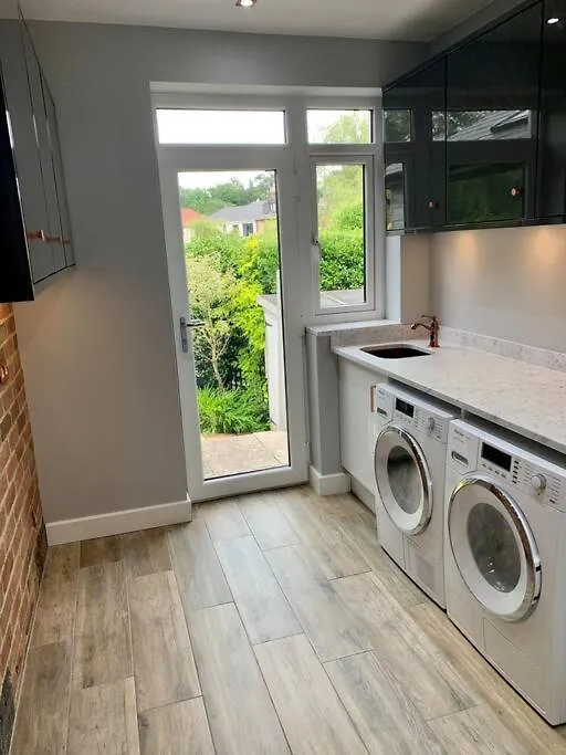 Modern 3 Bedroom Home In Coy Pond, Poole United Kingdom