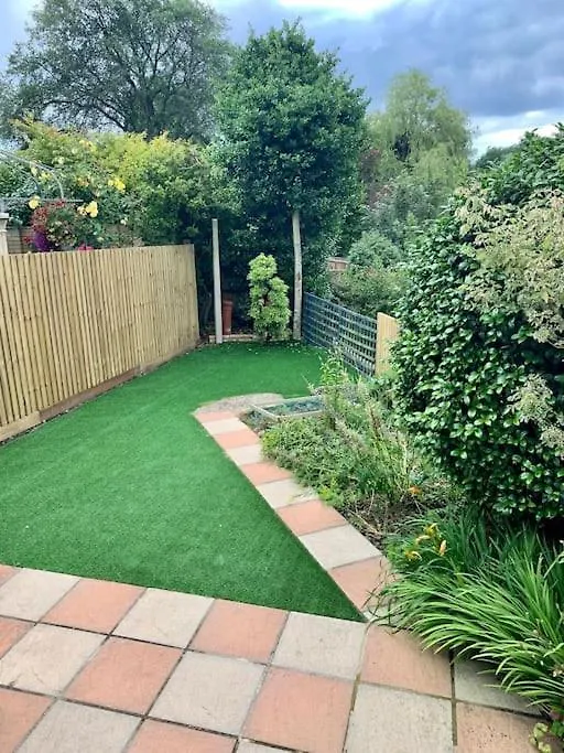 Modern 3 Bedroom Home In Coy Pond, Poole